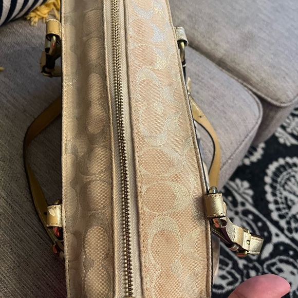 Coach Shoulder Bag (Peeling) - Picture 9 of 12